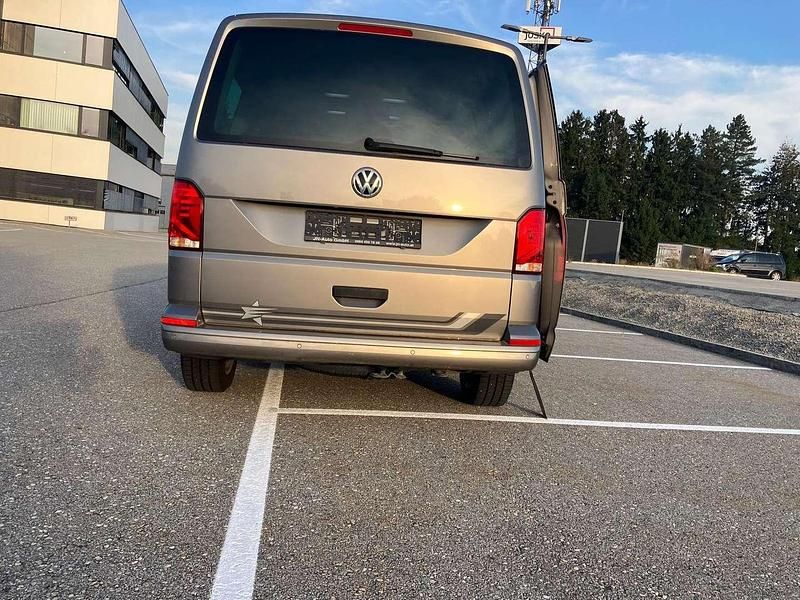 Gebraucht VW T6.1 Trendline 150 PS (110 kW) 2020 Grau Van