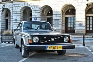 Grau Gebraucht 1977 Volvo 244 Limousine | € 13.000 - Bild 1/4