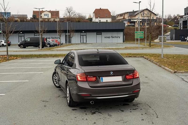 Gebraucht BMW 318 Luxury Line 143 PS (105 kW) 2013 Braun Limousine