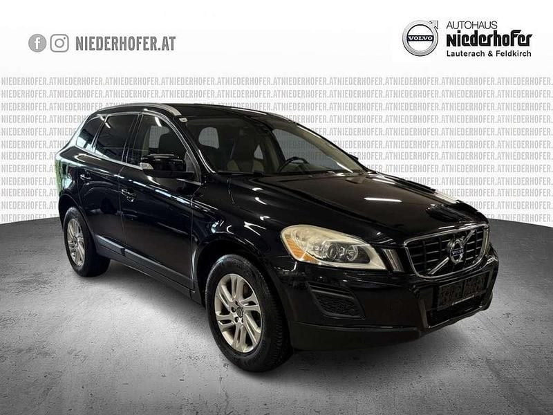 Schwarz Gebraucht 2012 Volvo XC60 Summum SUV | € 11.808 (Fairer Preis) - Bild 1/4