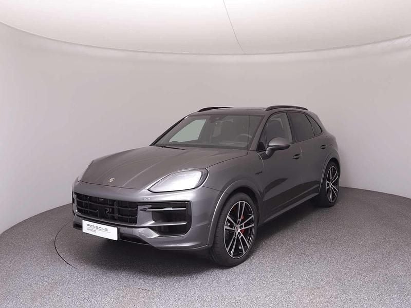 Mittelgrau metallic Gebraucht 2025 Porsche Cayenne S E-Hybrid SUV | € 144.900 (Fairer Preis) - Bild 1/4