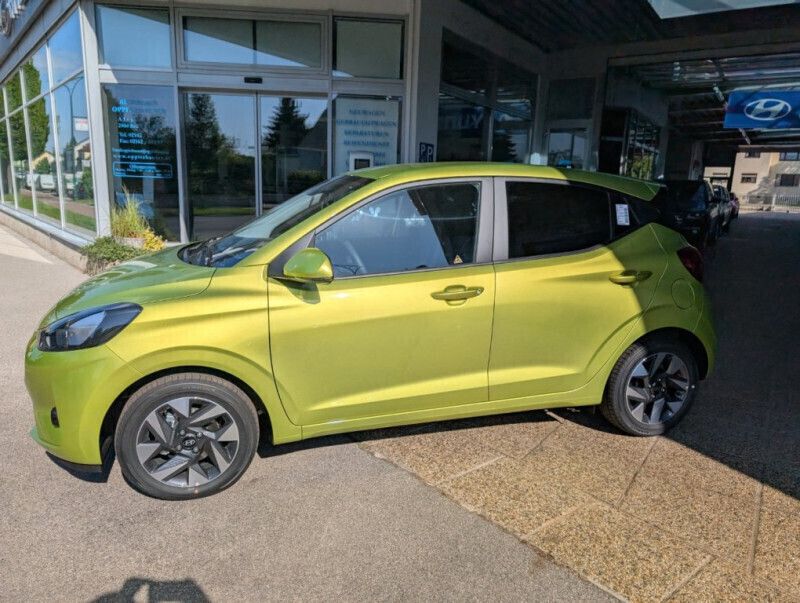 Gebraucht Hyundai i10 GO! 78 PS (57 kW) 2023 Lucid lime metallic Kleinwagen