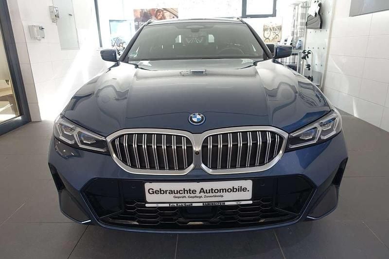Gebraucht BMW 330e Shadowline 184 PS (135 kW) 2025 Blau Kombi