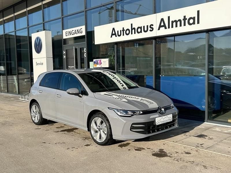 Gebraucht VW Golf VIII 115 PS (84 kW) 2026 Mittelgrau  normal