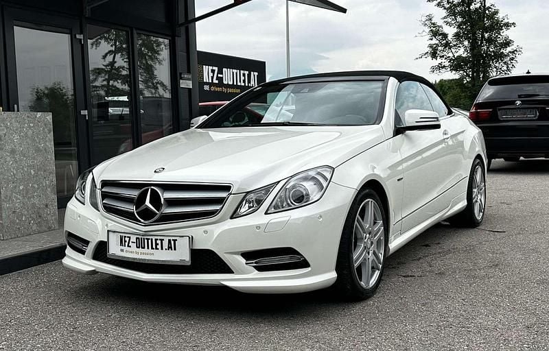 Weiß Gebraucht 2012 Mercedes E500 AMG line Cabrio | € 41.900 - Bild 1/4