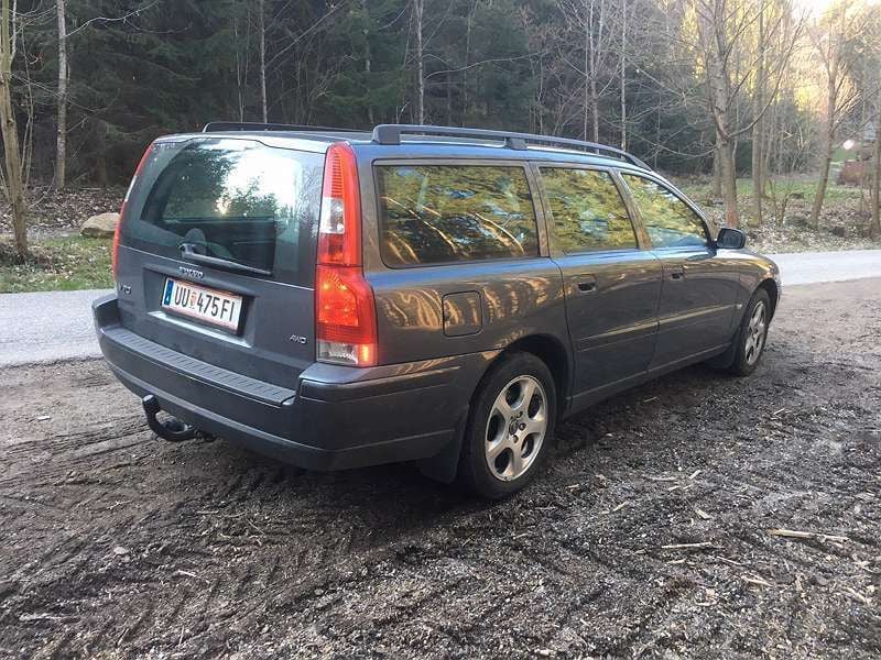 Verkauft Volvo V70 2,4 Diesel Kombi / ., gebraucht 2005, 255.000 km in Kirchschlag bei Linz