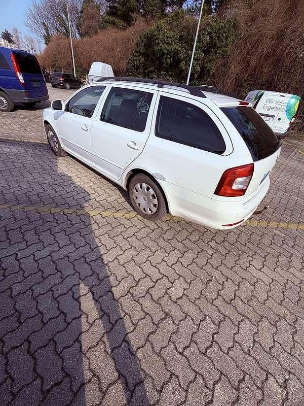 Gebraucht Skoda Octavia Ambition 105 PS (77 kW) 2013 Kombi