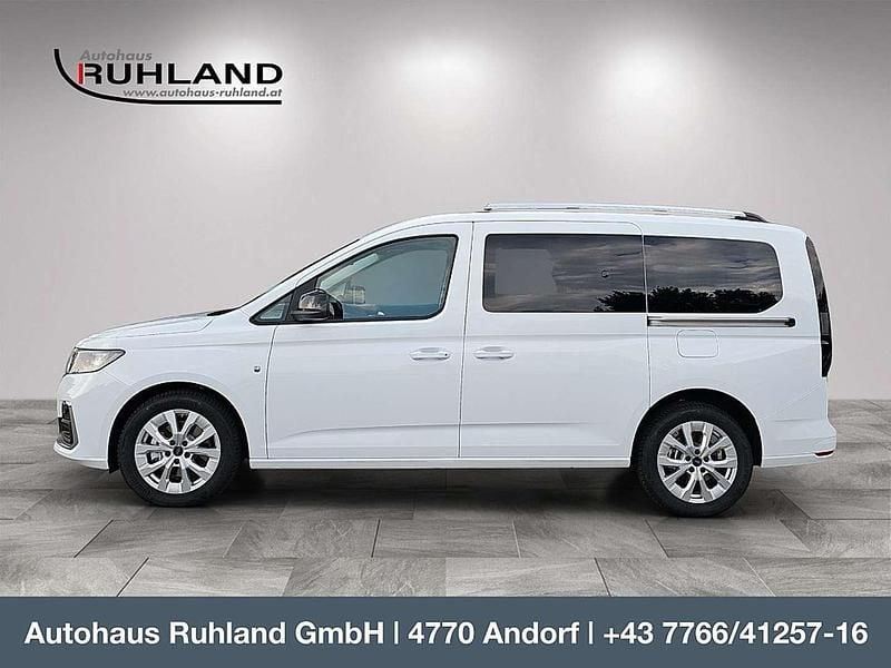 Gebraucht Ford Tourneo Titanium 122 PS (89 kW) 2025 Weiß Kombi