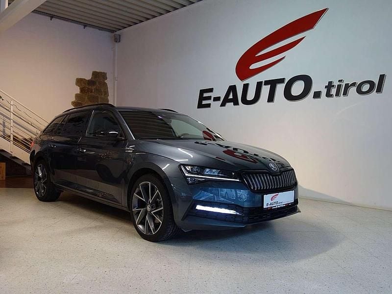 Grau Gebraucht 2020 Skoda Superb SportLine Kombi | € 35.000 - Bild 1/4