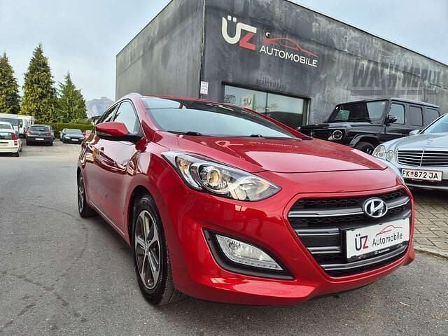 Gebraucht Hyundai i30 Classic 101 PS (74 kW) 2016 Rot Kombi