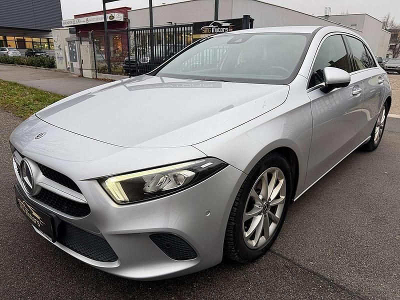 Gebraucht Mercedes A180 116 PS (85 kW) 2018 Grau Kleinwagen