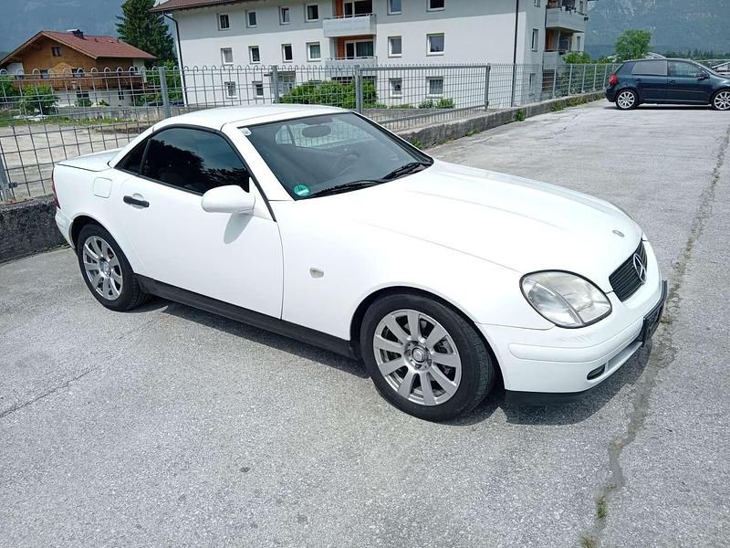 Weiß Gebraucht 1998 Mercedes SLK230 Cabrio | € 5.900 (Fairer Preis) - Bild 1/4