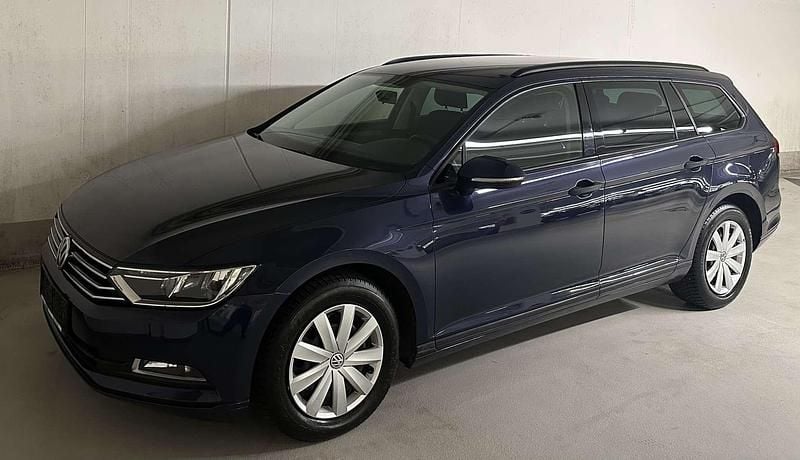 Gebraucht VW Passat Trendline 120 PS (88 kW) 2016 Blau Kombi