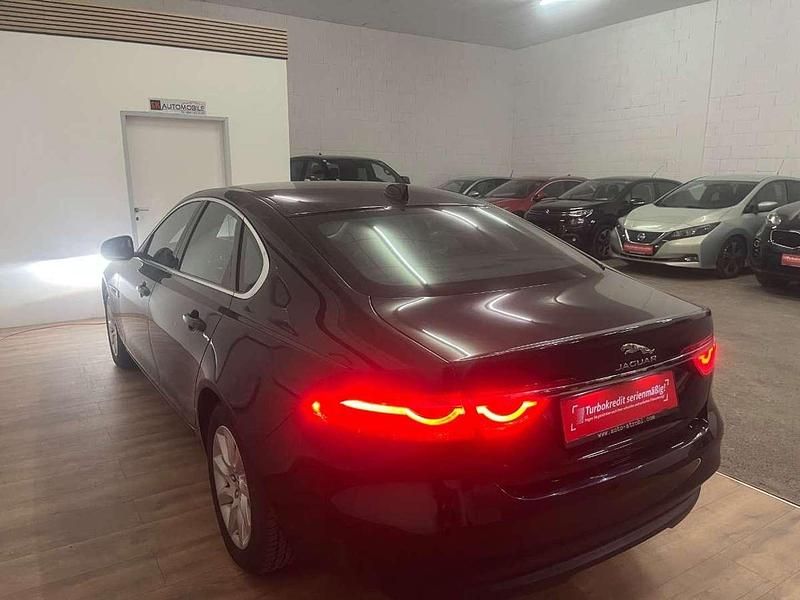 Gebraucht Jaguar XF Pure 163 PS (119 kW) 2018 Schwarz Limousine