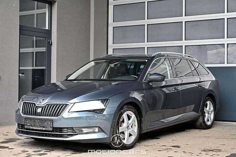 Grau Gebraucht 2019 Skoda Superb Kombi | € 15.980 (Guter Preis) - Bild 1/4