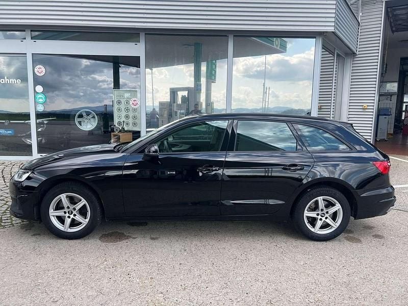 Gebraucht Audi A4 Basis 163 PS (119 kW) 2023 Schwarz Kombi