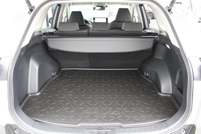 Neu Toyota RAV4 Active 178 PS (130 kW) 2026 Silber  metallic SUV