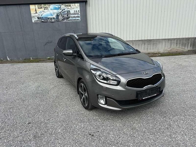 Grau Gebraucht 2013 Kia Carens Van / Kleinbus | € 4.950 - Bild 1/4