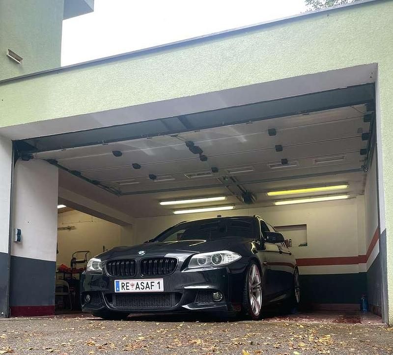 Gebraucht BMW 520 184 PS (135 kW) 2010 Schwarz Kombi