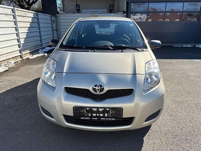 Gebraucht Toyota Yaris 69 PS (50 kW) 2010 Gelb Kleinwagen