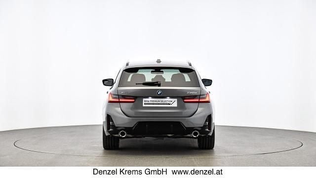 Gebraucht BMW 330e M Sport 184 PS (135 kW) 2024 Grau Kombi