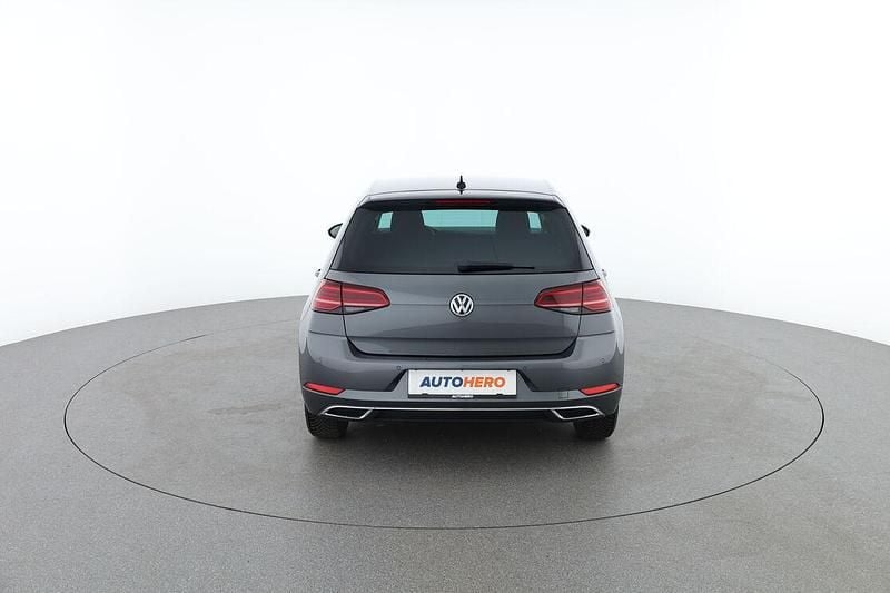 Gebraucht VW Golf VII Highline 150 PS (110 kW) 2018 Grau Kleinwagen
