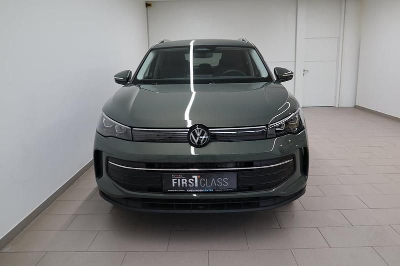 Neu VW Tiguan 193 PS (141 kW) 2026 Mittelgrün metallic SUV