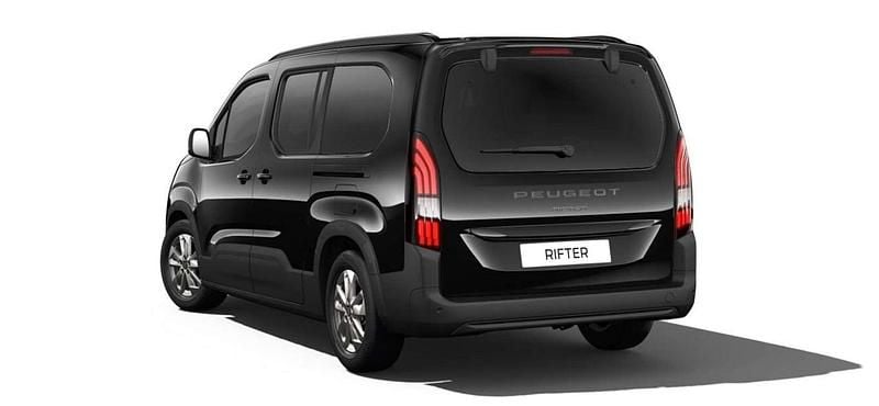Neu Peugeot Rifter Allure 131 PS (96 kW) 2025 Schwarz Van / Kleinbus
