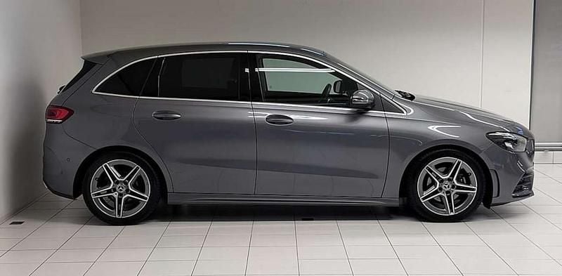 Gebraucht Mercedes B180 AMG line 136 PS (100 kW) 2020 Grau Van / Kleinbus