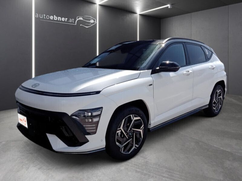 Serenity white / schwarz Gebraucht 2024 Hyundai Kona N Line SUV | € 38.490 - Bild 1/4