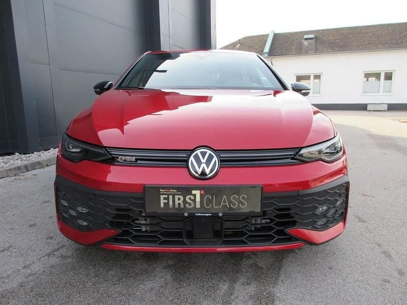 Gebraucht VW Golf VIII GTI 265 PS (194 kW) 2025 Mittelrot  metallic