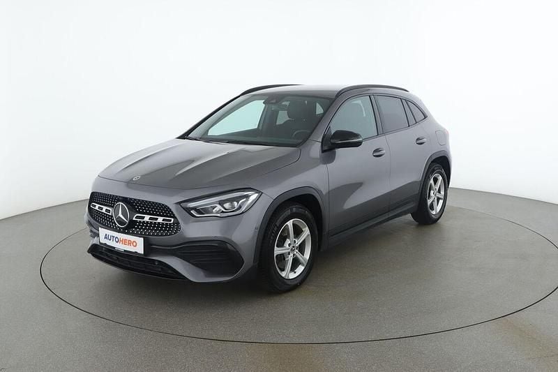 Grau Gebraucht 2023 Mercedes GLA220 AMG line SUV | € 42.790 (Superpreis) - Bild 1/3