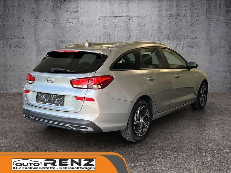 Gebraucht Hyundai i30 Select 120 PS (88 kW) 2022 Grau Kombi