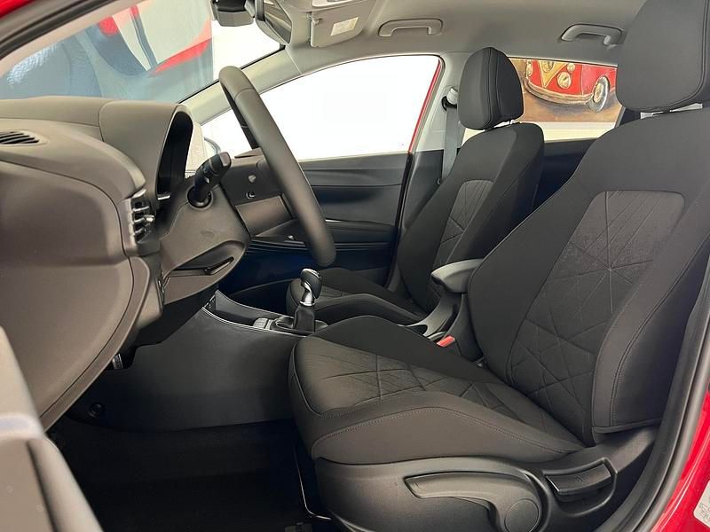 Gebraucht Hyundai Bayon Techniq 120 PS (88 kW) 2024 Rot sonderlackierung SUV