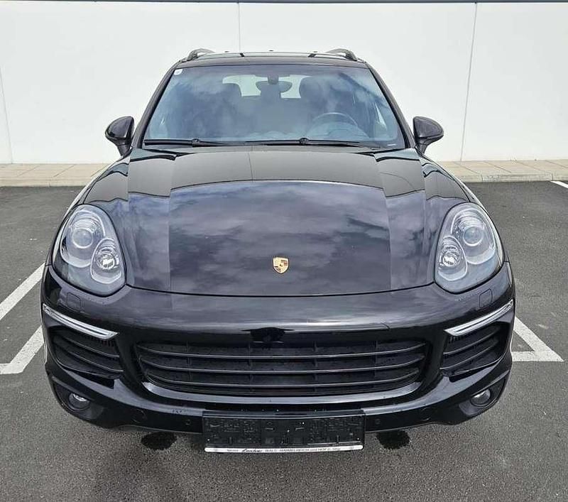 Schwarz Gebraucht 2018 Porsche Cayenne Platinum Edition SUV | € 43.900 (Fairer Preis) - Bild 1/4