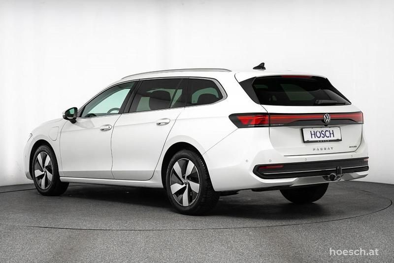 Gebraucht VW Passat 204 PS (150 kW) 2025 Weiss Kombi