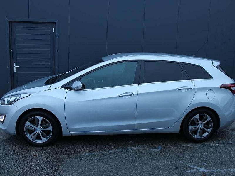 Gebraucht Hyundai i30 Classic 101 PS (74 kW) 2016 Silber Kombi