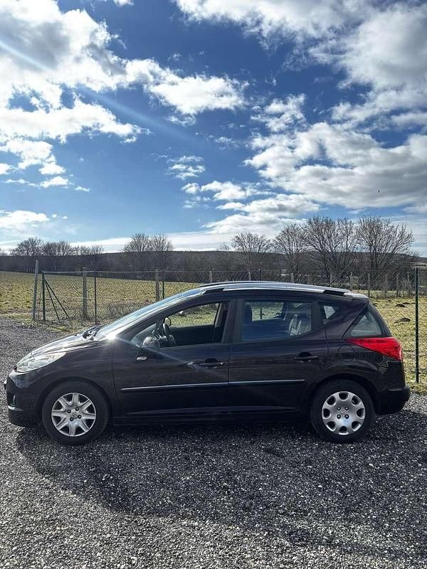 Gebraucht Peugeot 207 Active 95 PS (69 kW) 2011 Kombi