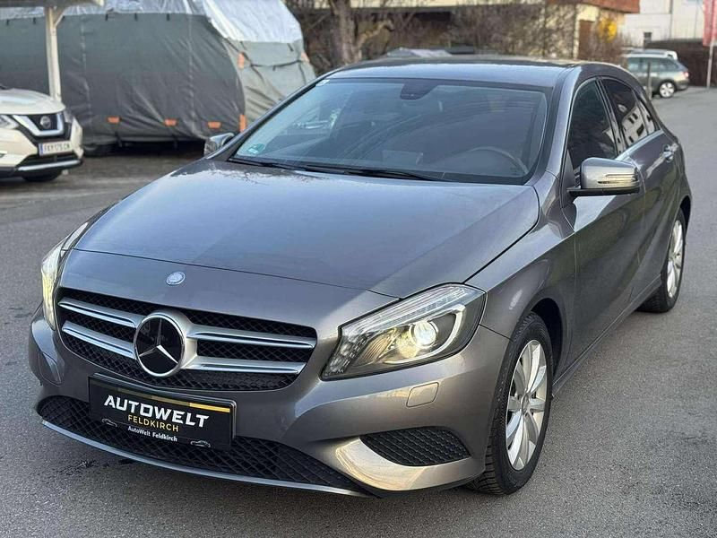 Gebraucht Mercedes A180 122 PS (89 kW) 2015 Grau Kleinwagen