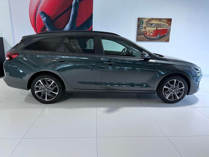 Neu Hyundai i30 GO! 99 PS (72 kW) 2025 Grün Limousine