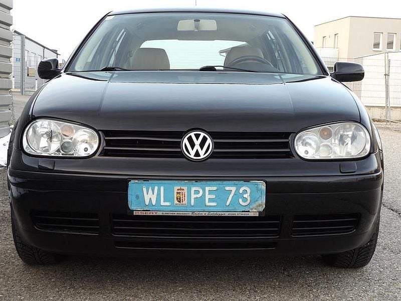 Black magic perl effect Gebraucht 2001 VW Golf IV Highline Limousine | € 8.888 - Bild 1/4