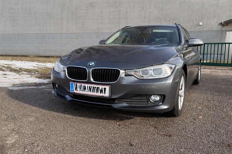 Gebraucht BMW 318 143 PS (105 kW) 2013 Grau Kombi