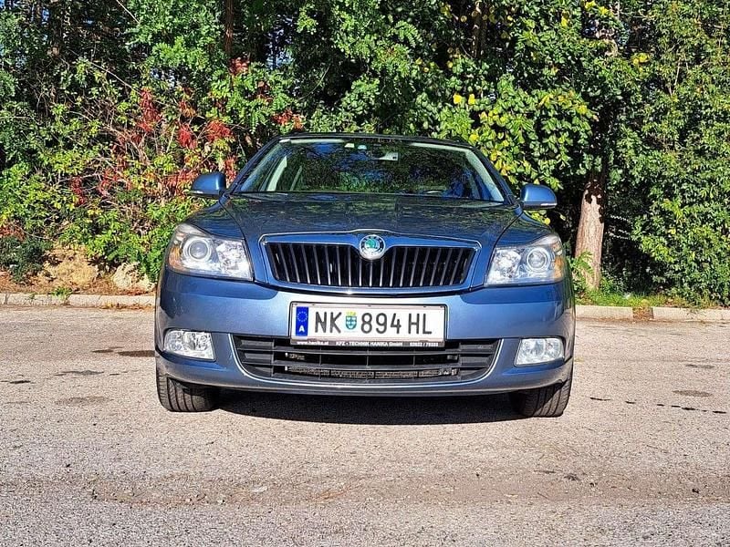 Blau Gebraucht 2010 Skoda Octavia Ambition Kombi | € 2.900 - Bild 1/4