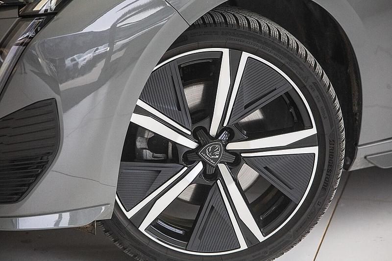 Gebraucht Peugeot 308 SW GT 131 PS (96 kW) 2025 Grau Kombi