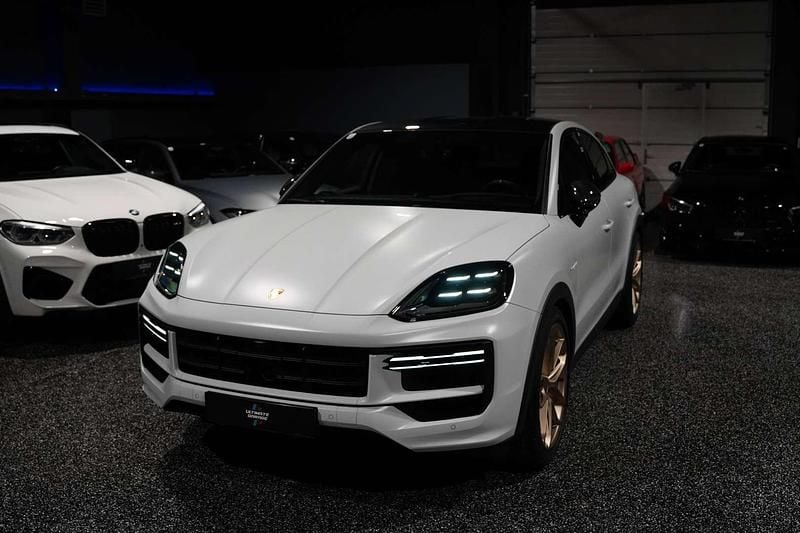 Gebraucht Porsche Cayenne Turbo E-Hybrid 740 PS (544 kW) 2024 Weiß SUV