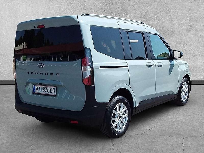 Gebraucht Ford Tourneo Titanium 125 PS (91 kW) 2025 Grau Kombi