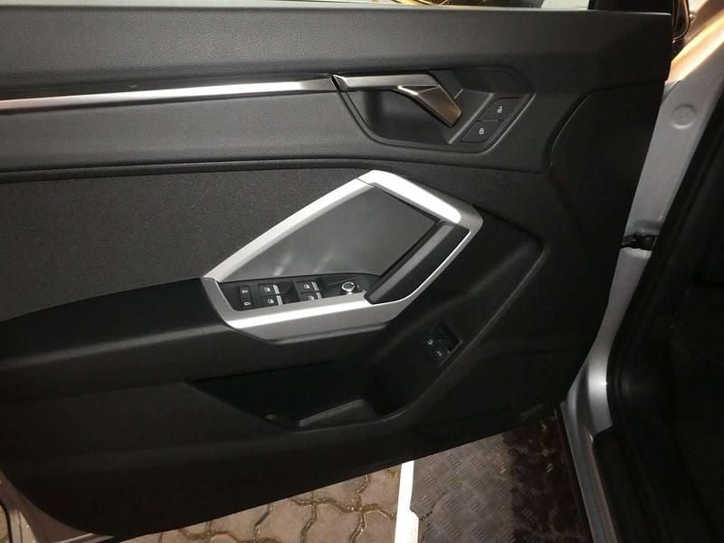 Gebraucht Audi e-tron Ambiente 245 PS (180 kW) 2024 Silber  metallic SUV