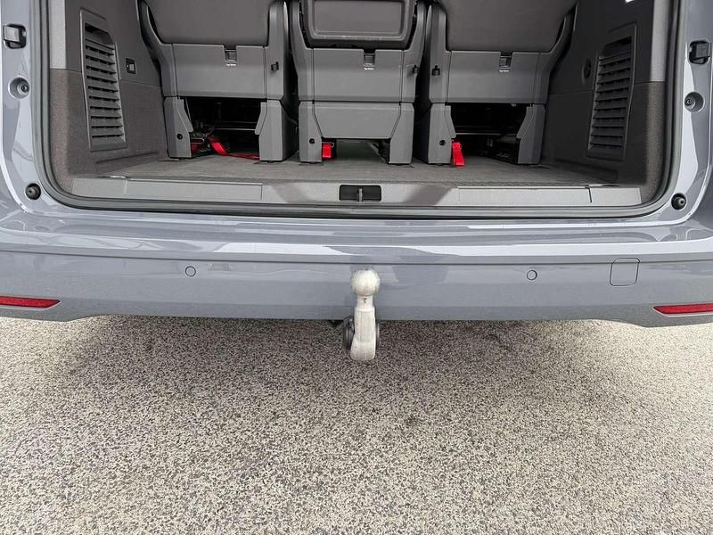 Gebraucht VW Multivan 150 PS (110 kW) 2024 Grau Van