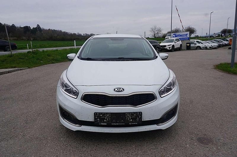 Weiß Gebraucht 2017 Kia Ceed Sportswagon Kombi | € 6.590 (Guter Preis) - Bild 1/4