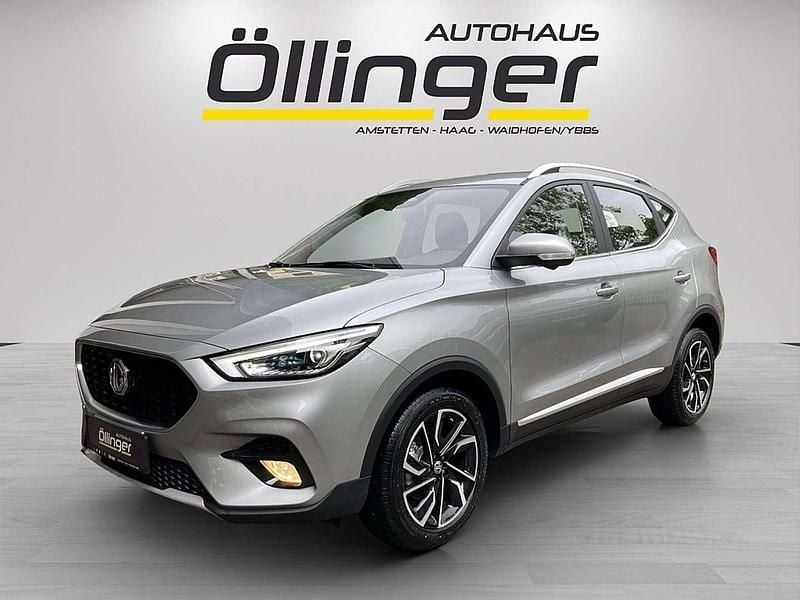 Neu MG ZS Luxury 106 PS (77 kW) 2025 Silber Limousine
